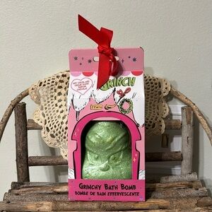 NIB DR SEUSS THE GRINCH HOT COCOA AND CREAM GRINCHY BATH BOMB